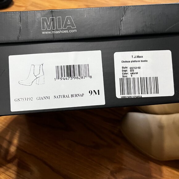 MIA Gianni Platform Ankle Boot - Picture 4 of 4